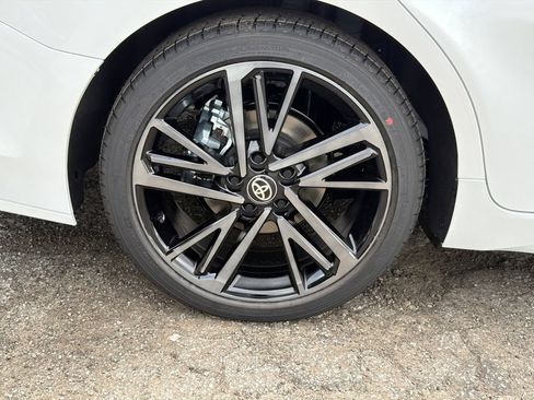 New 2026 Toyota Camry Hybrid FWD image 19