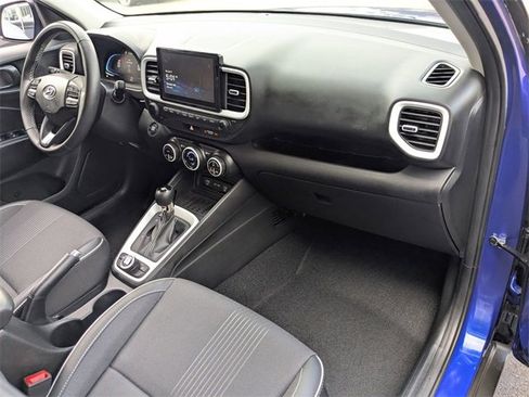 Used 2025 Hyundai Venue Limited image 33