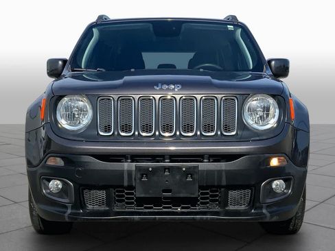 Used 2018 Jeep Renegade Latitude FWD image 3