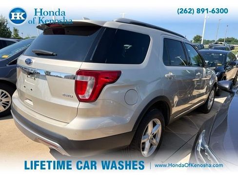 Used 2017 Ford Explorer XLT w/ Equipment Group 202A AWD/4WD image 2
