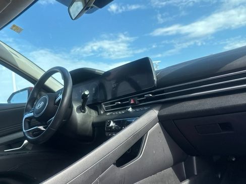 Used 2025 Hyundai Elantra SEL FWD image 26