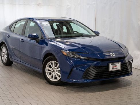 Used 2025 Toyota Camry LE image 1