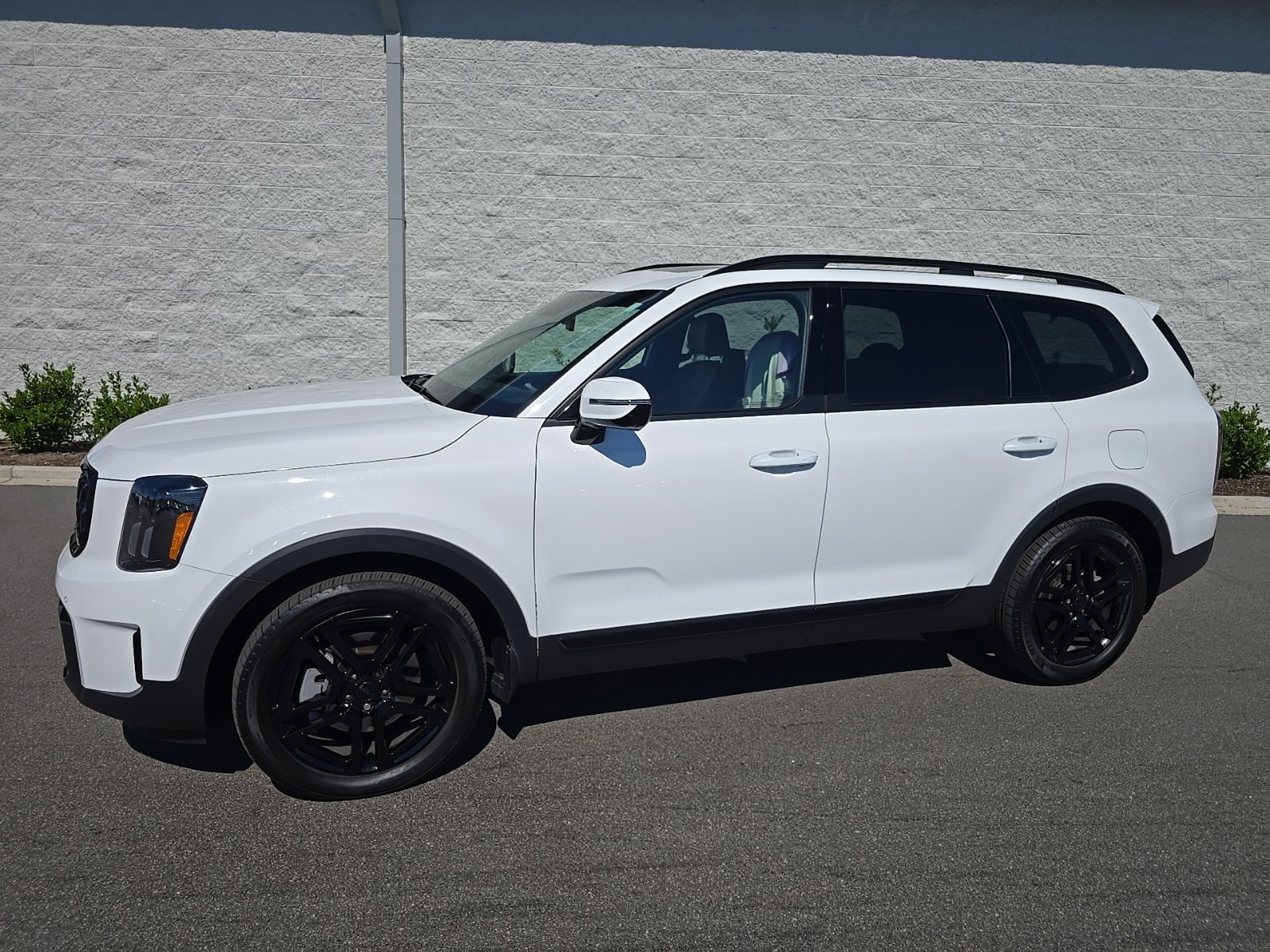 Certified 2025 Kia Telluride SX X-Line AWD/4WD image 1