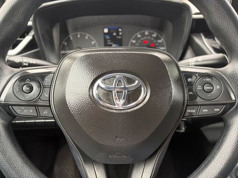 Used 2025 Toyota Corolla LE image 25