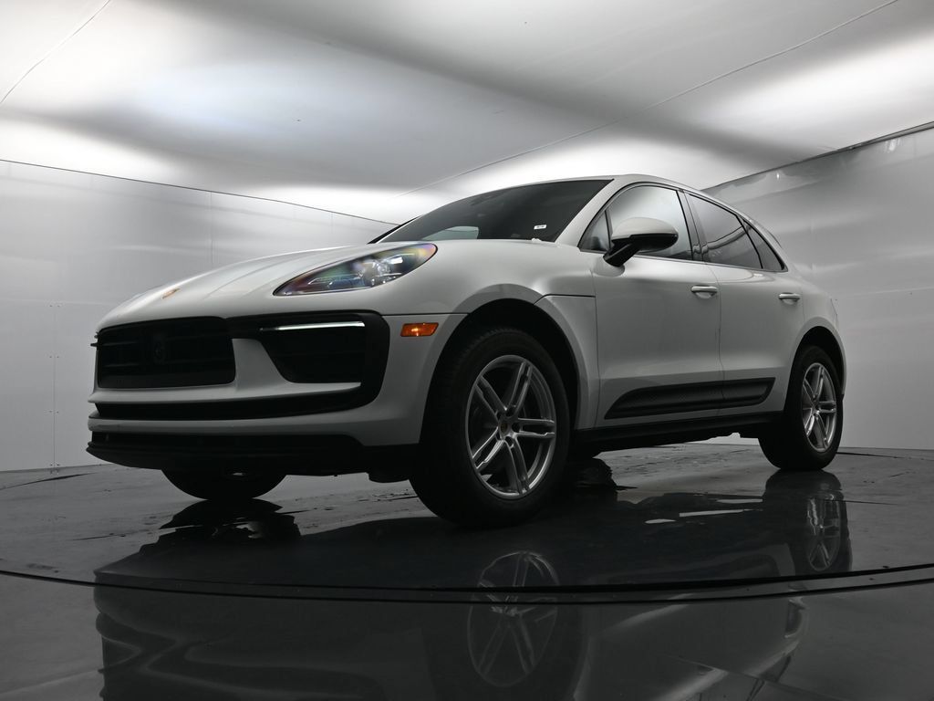 Certified 2025 Porsche Macan AWD/4WD image 45