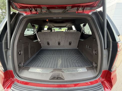 Used 2024 Chevrolet Suburban Z71 w/ Luxury Package AWD/4WD image 18