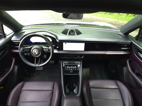 Used 2024 Porsche Macan 4 Electric AWD/4WD image 10