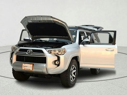 Used 2018 Toyota 4Runner TRD Off-Road image 9