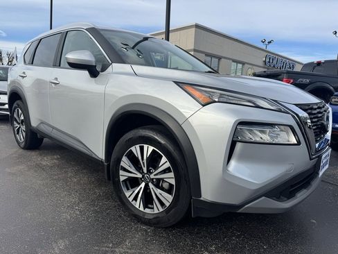 Used 2023 Nissan Rogue SV w/ SV Premium B Package image 2