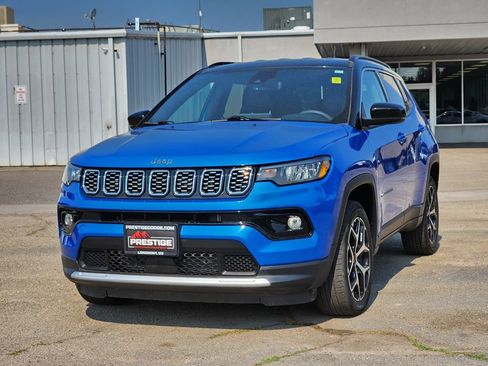 Used 2025 Jeep Compass Limited AWD/4WD image 4