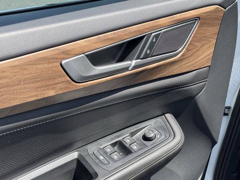 Certified 2025 Volkswagen Atlas SE FWD image 14