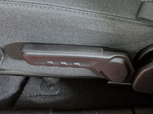 Used 2025 Jeep Wrangler Sahara image 13