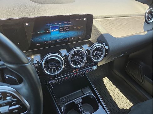 Used 2023 Mercedes-Benz GLA 250 4MATIC image 16