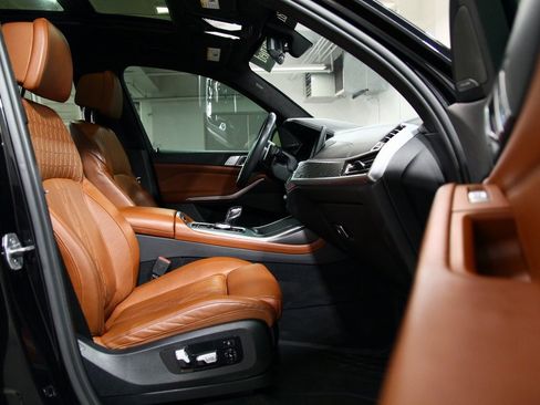 Used 2022 BMW X7 M50i w/ Executive Package image 24