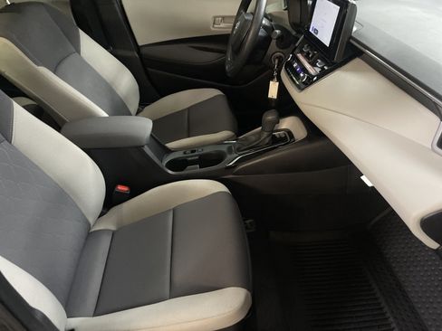 Used 2025 Toyota Corolla LE FWD image 31