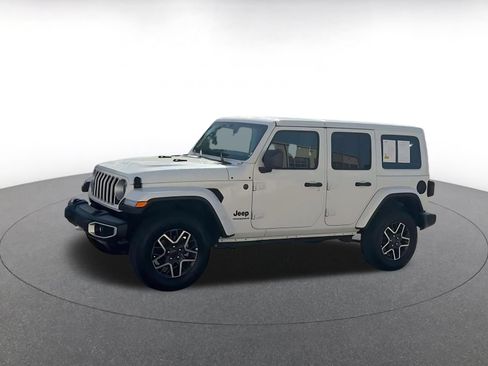 Used 2025 Jeep Wrangler Unlimited Sahara AWD/4WD image 8