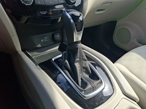 Used 2022 Nissan Rogue Sport SV image 14