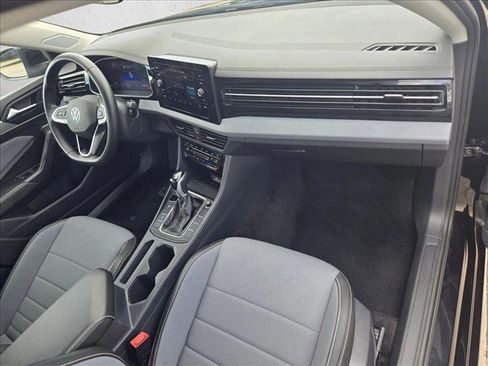 Used 2025 Volkswagen Jetta SE image 19