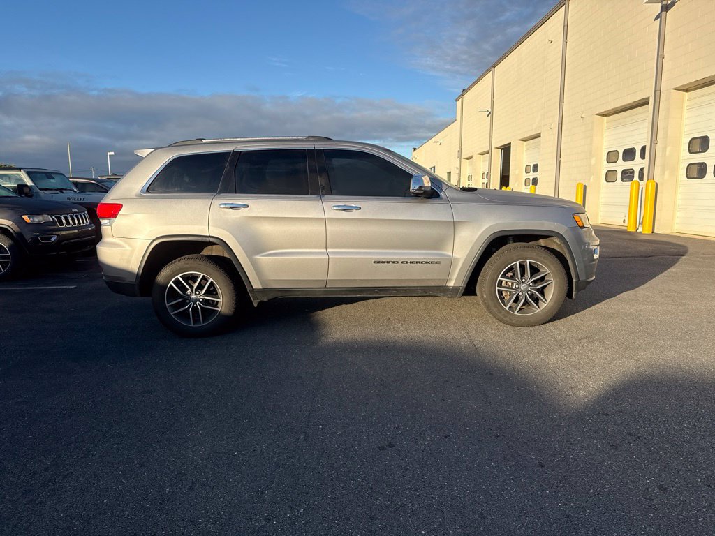 Used 2018 Jeep Grand Cherokee Limited AWD/4WD image 4