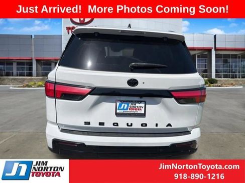Used 2024 Toyota Sequoia Platinum AWD/4WD image 5