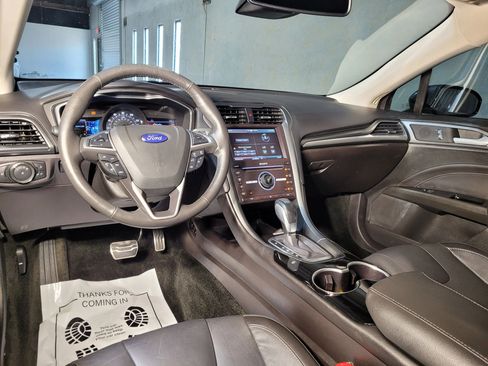 Used 2016 Ford Fusion Titanium image 22