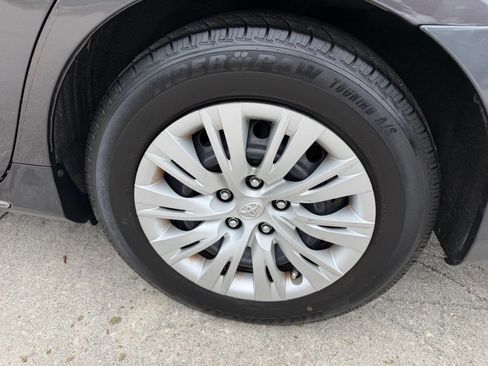 Used 2013 Toyota Camry LE image 27