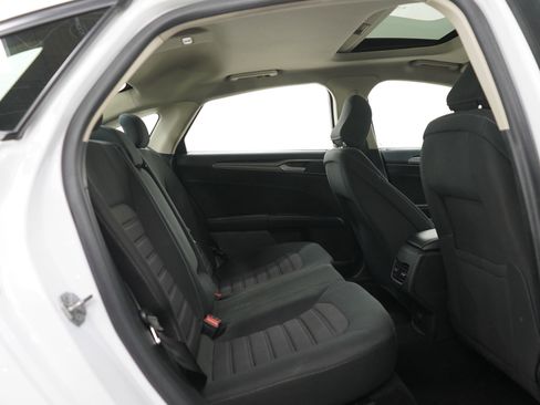 Used 2020 Ford Fusion SE image 12