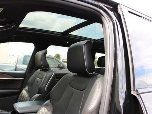 Used 2025 Jeep Grand Cherokee Summit w/ Obsidian Package AWD/4WD image 28