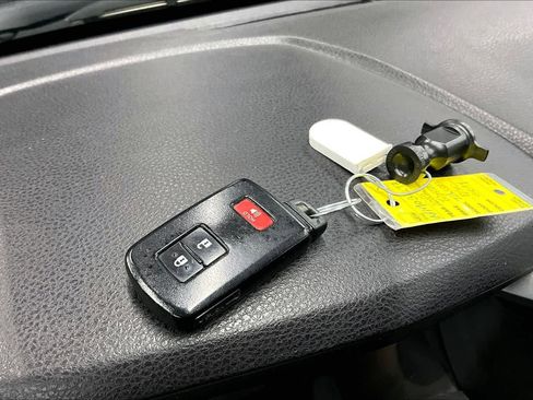 Used 2022 Toyota Tacoma TRD Sport w/ Technology Package image 14