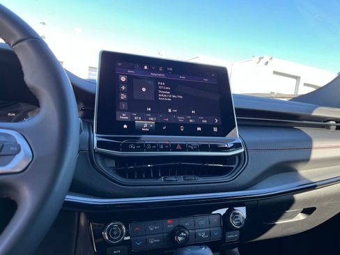 Used 2025 Jeep Compass Trailhawk image 21