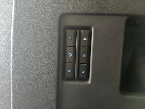 Used 2022 Ford Expedition Max Limited image 11