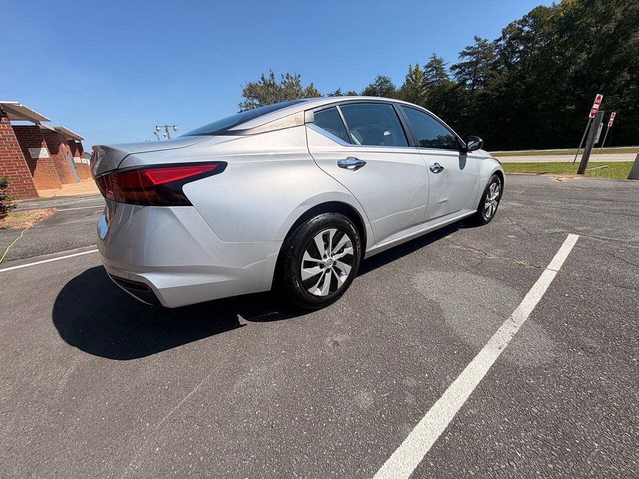 Used 2024 Nissan Altima 2.5 S FWD image 7