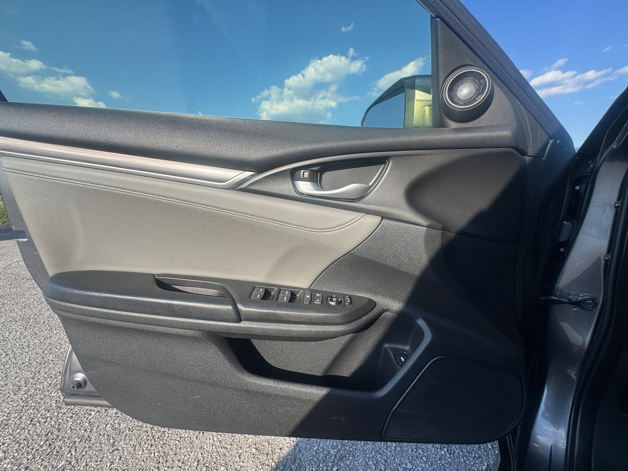 Used 2019 Honda Civic Touring image 18