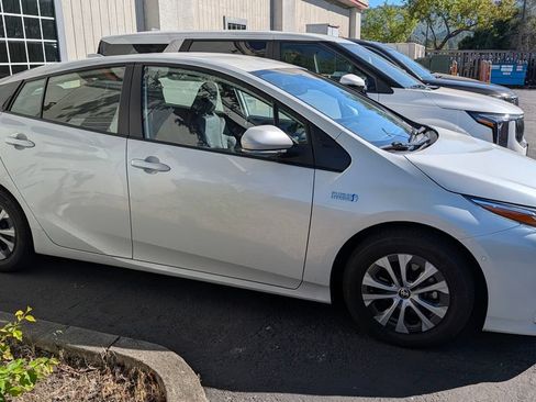 Used 2022 Toyota Prius Prime Limited FWD image 2