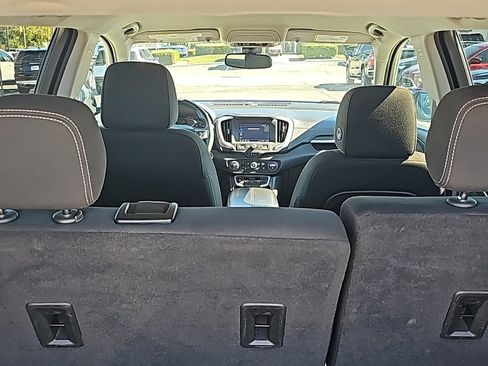 Used 2022 GMC Terrain SLE w/ Driver Convenience Package image 8