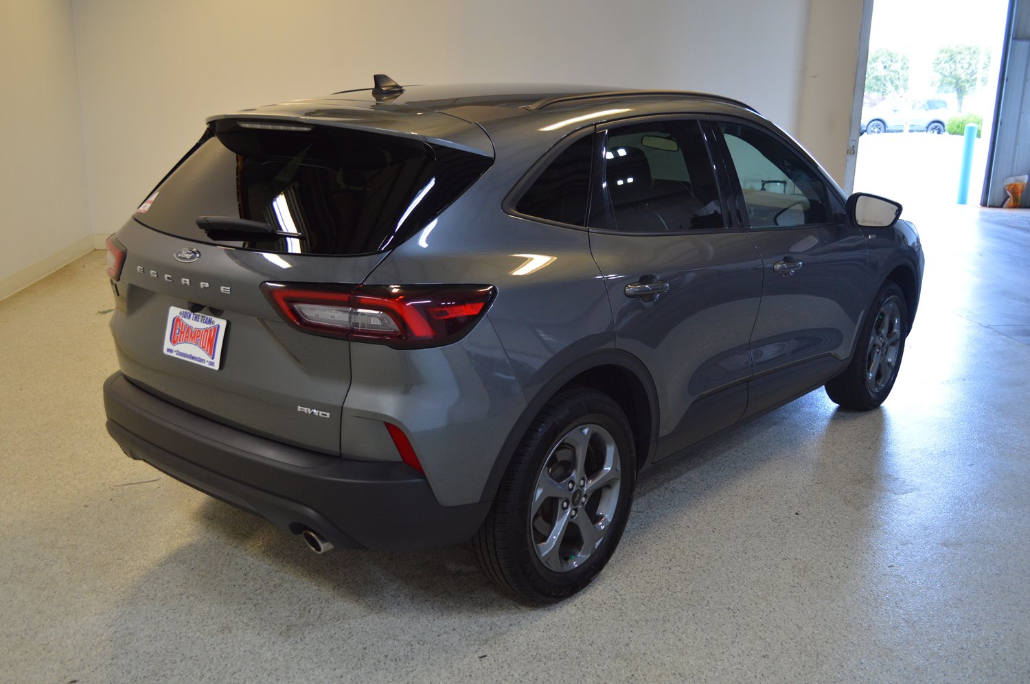 Used 2025 Ford Escape ST-Line Select AWD/4WD image 3