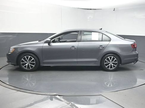 Used 2018 Volkswagen Jetta SE FWD image 5