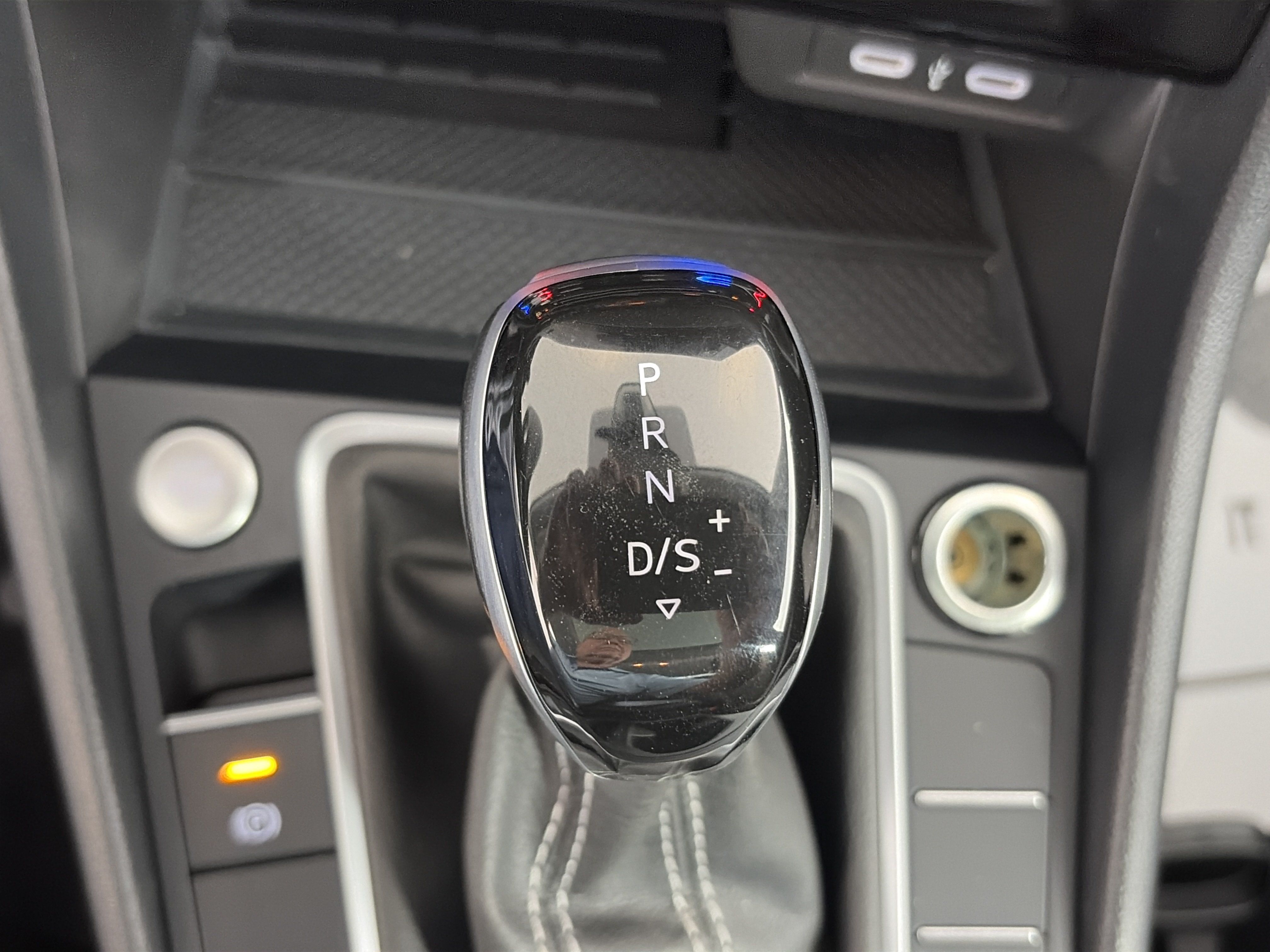 Used 2025 Volkswagen Jetta SE FWD image 28