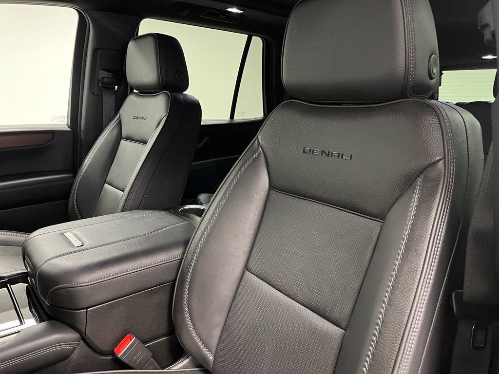 Used 2026 GMC Yukon Denali w/ Sun & Power Step Package AWD/4WD image 22