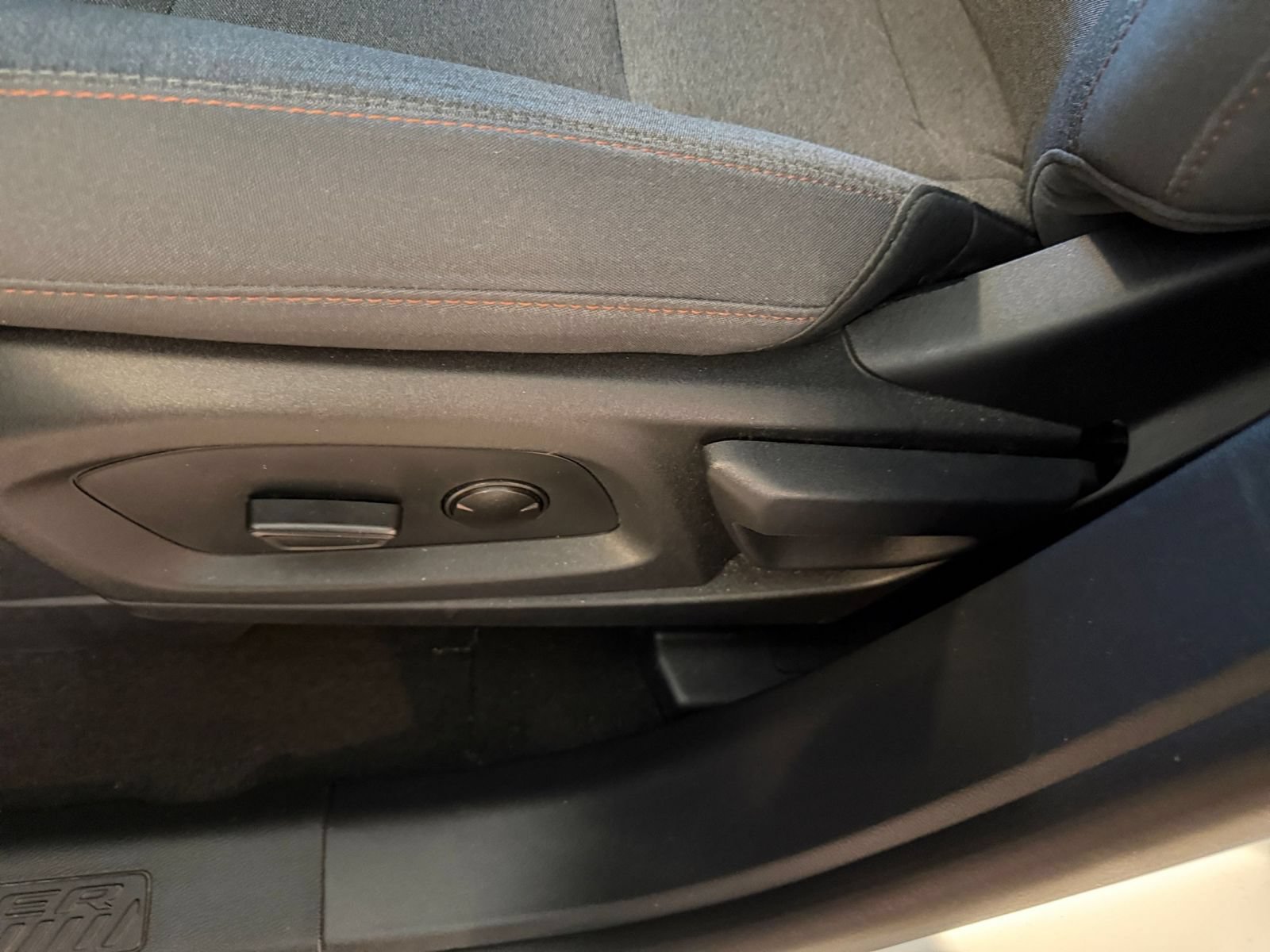 Used 2026 Ford Explorer Active AWD/4WD image 22