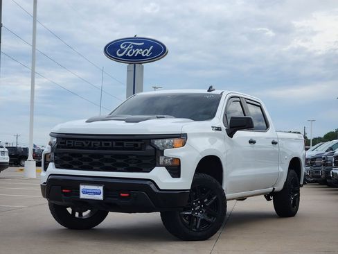Used 2024 Chevrolet Silverado 1500 Custom Trail Boss w/ LPO, Dark Essentials Package AWD/4WD image 3