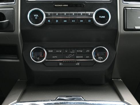 Used 2021 Ford Expedition XLT RWD image 34