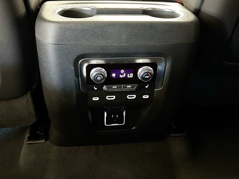 Used 2023 GMC Yukon Denali Ultimate AWD/4WD image 30