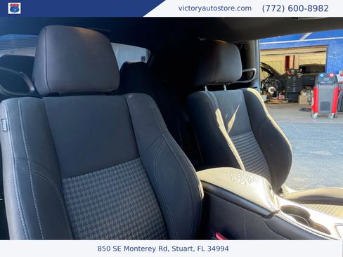 Used 2019 Dodge Challenger SXT image 28