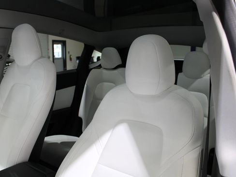 Used 2021 Tesla Model Y Long Range image 15