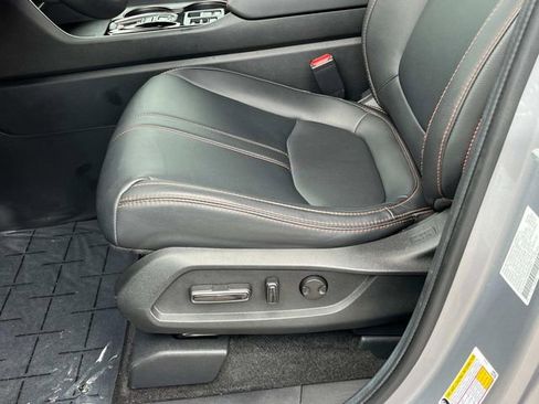 Used 2025 Honda Pilot TrailSport image 32