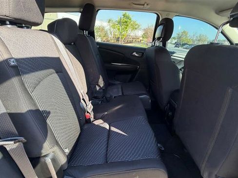 Used 2019 Dodge Journey SE image 16