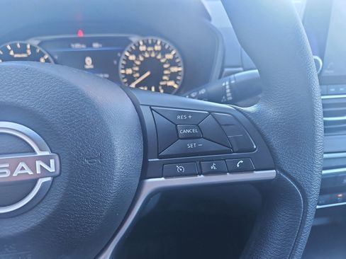 Used 2024 Nissan Altima 2.5 SV image 13