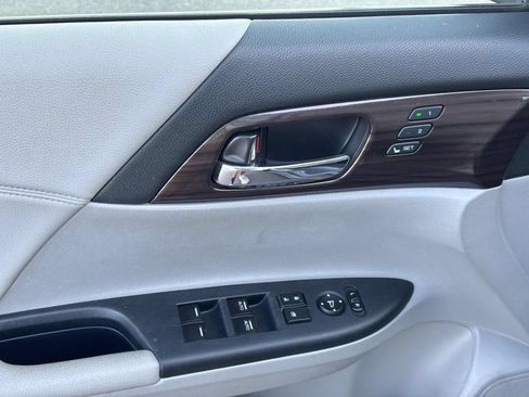 Used 2017 Honda Accord Touring image 17