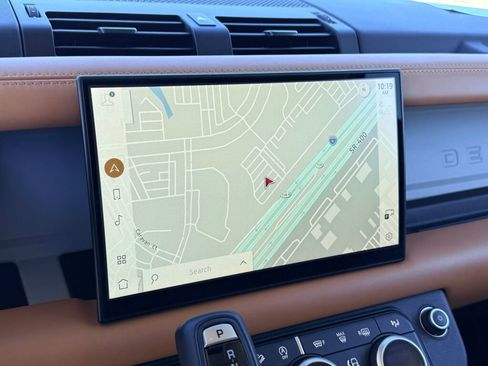 Used 2024 Land Rover Defender 110 SE image 7